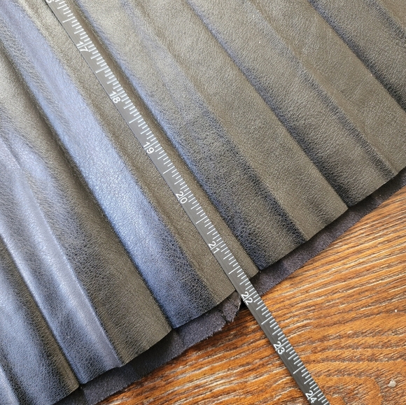 Calvin Klein Faux Leather Pleated Skirt size 4 - Picture 6 of 11